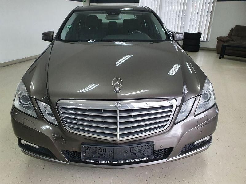 Gebraucht Mercedes E250 204 PS (150 kW) 2009 Indiumgrau  metalliclack Limousine