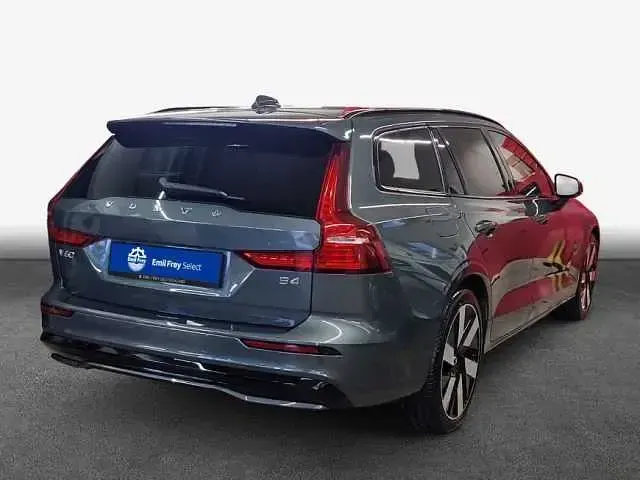 Gebraucht Volvo V60 145 PS (106 kW) 2025 Kombi