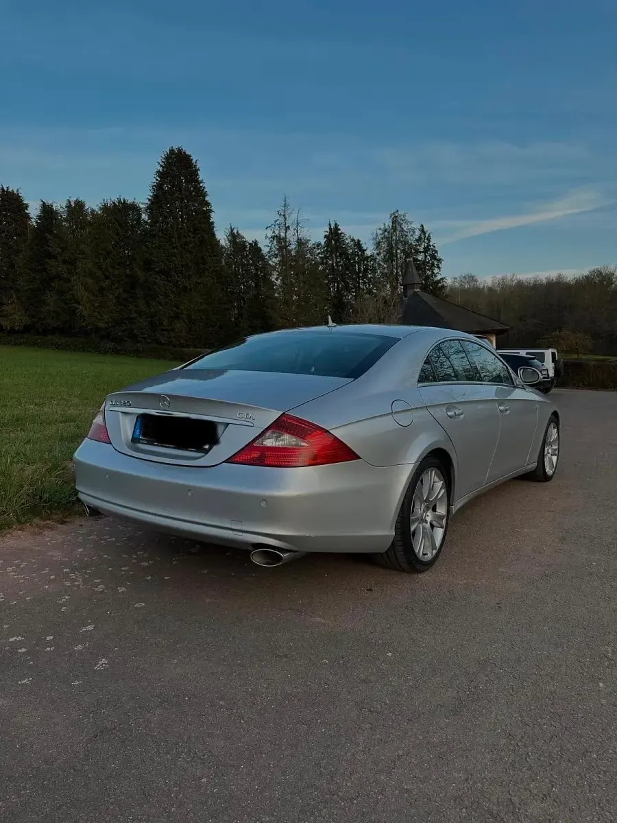 Gebraucht Mercedes CLS320 224 PS (164 kW) 2007 Silber Coupé