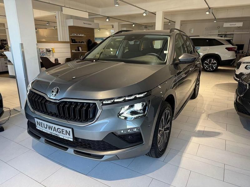 Graphitgrau metallic Neu 2025 Skoda Kamiq Tour SUV | 32.390 € (Teuer) - Bild 1/4