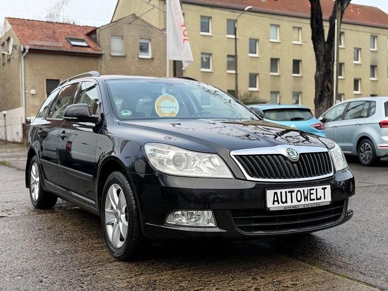 Gebraucht Skoda Octavia Ambition 105 PS (77 kW) 2012 Schwarz Kombi