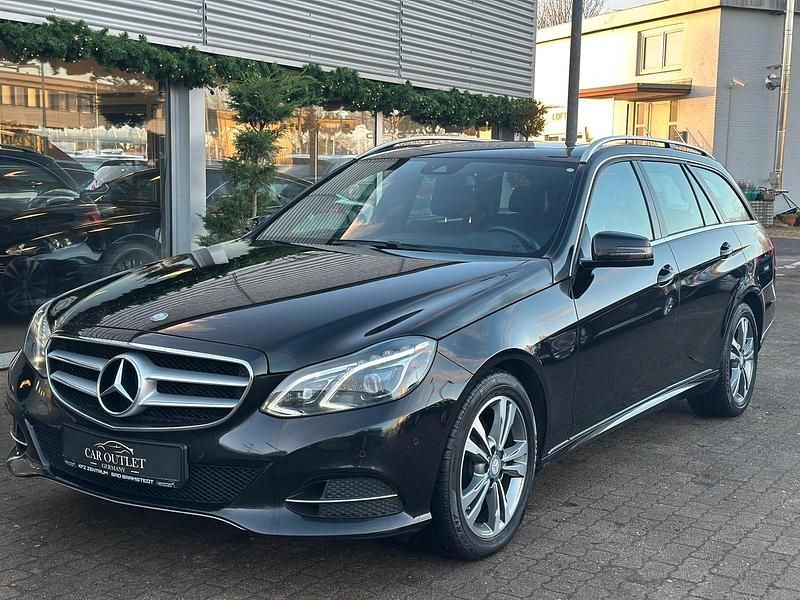 Schwarz Gebraucht 2017 Mercedes E220 Kombi | 14.990 € (Superpreis) - Bild 1/4