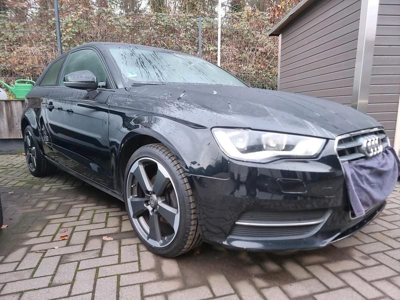 Gebraucht Audi A3 105 PS (77 kW) 2014 Schwarz Kleinwagen
