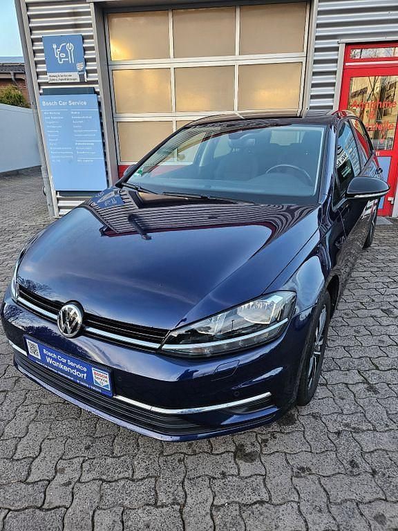 Gebraucht VW Golf VIII IQ Drive 116 PS (85 kW) 2020 Blau Limousine