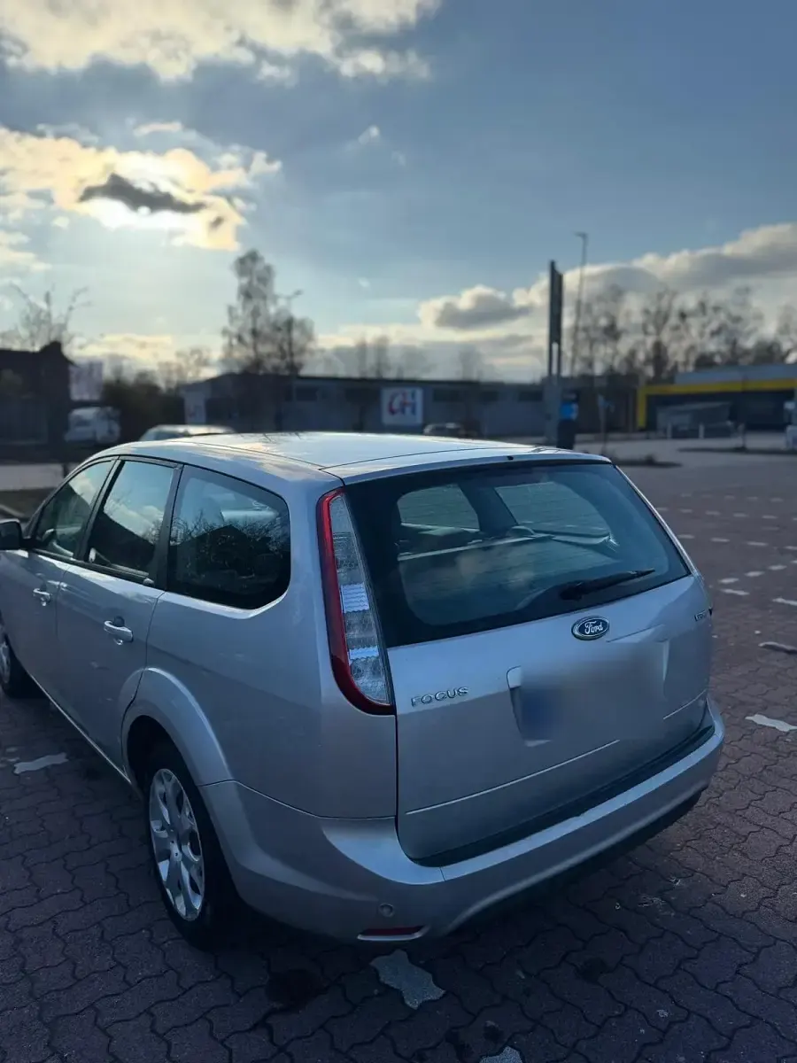 Usata Ford Focus 110 CV (80 kW) 2010 Grigio Station wagon