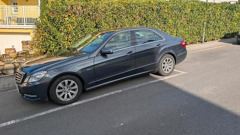 Gebraucht Mercedes E200 Avantgarde 184 PS (135 kW) 2011 Grau Limousine
