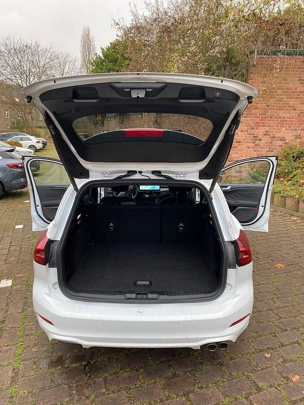 Gebraucht Ford Focus ST-Line 155 PS (114 kW) 2024 Weiß Kombi