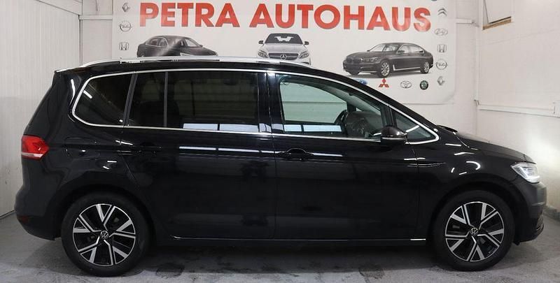 Schwarz Gebraucht 2021 VW Touran Highline Van / Kleinbus | 18.499 € (Guter Preis) - Bild 1/4