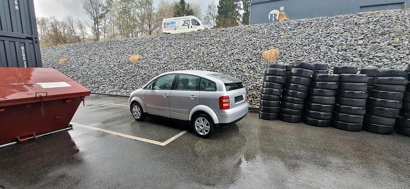 Second-hand Audi A2 75 CP (55 kW) 2002 Argintiu Hatchback