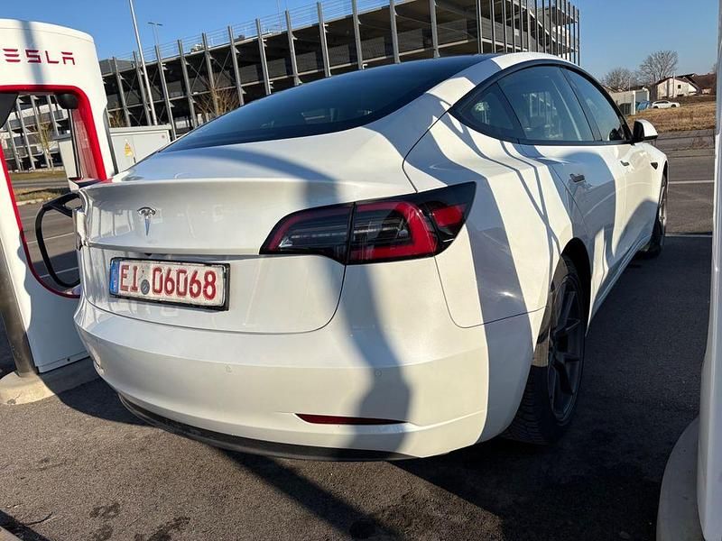Gebraucht Tesla Model 3 Standard Range Plus 208 kW (283 PS) 2021 Weiß Limousine