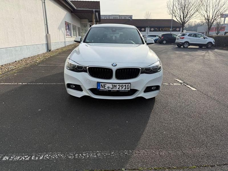 Gebraucht BMW 320 M Sport 190 PS (139 kW) 2017 Weiß Limousine