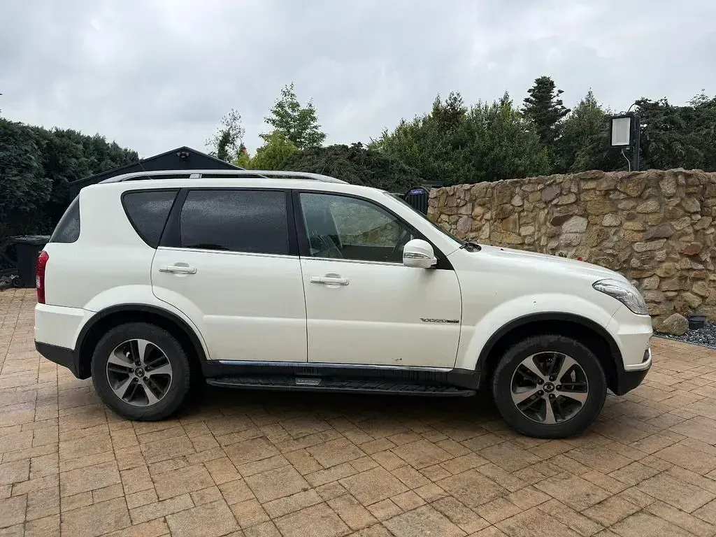 Gebraucht SsangYong Rexton 178 PS (130 kW) 2016 Weiß SUV