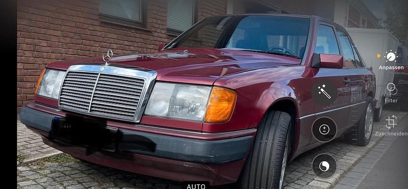 Rot Gebraucht 1990 Mercedes 200 Limousine | 4.800 € - Bild 1/4