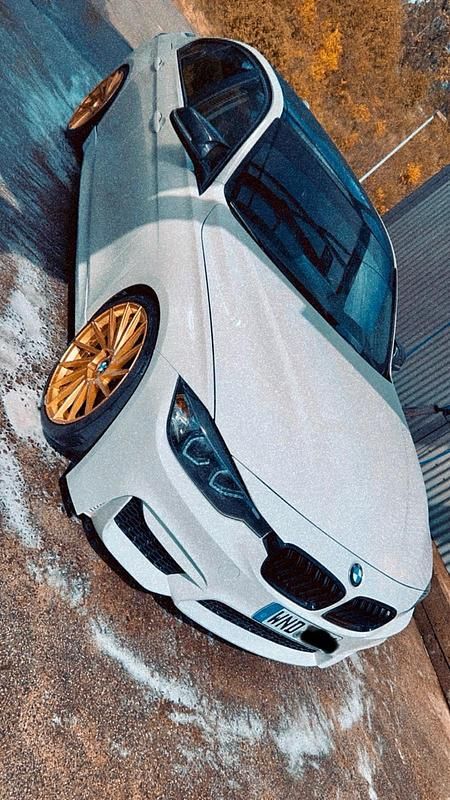Weiß Gebraucht 2013 BMW M3 Limousine | 18.999 € - Bild 1/4