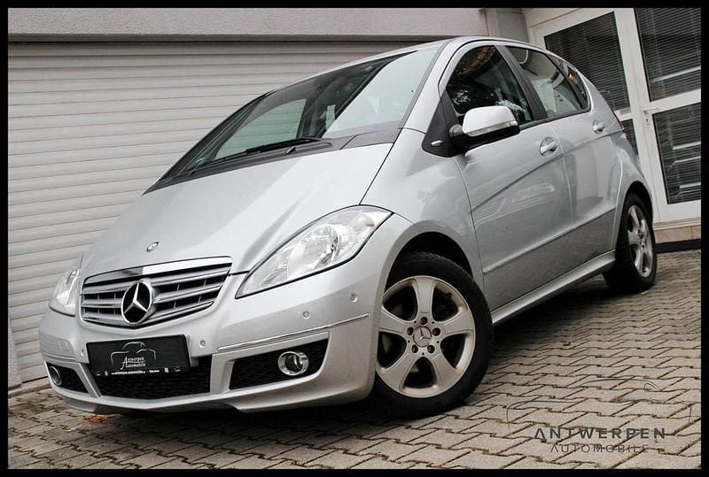 Silber Gebraucht 2012 Mercedes A180 Van / Kleinbus | 8.890 € (Guter Preis) - Bild 1/4