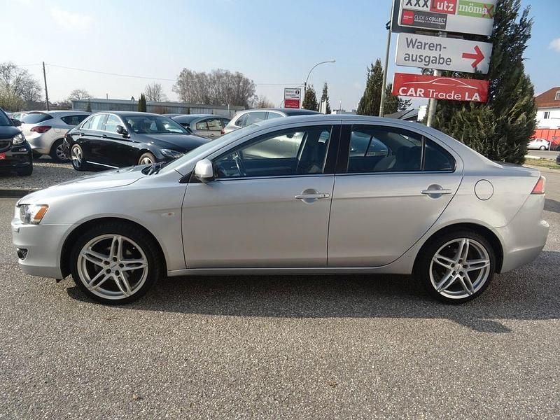 Gebraucht Mitsubishi Lancer 150 PS (110 kW) 2011 Silber Limousine