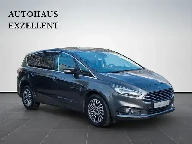 Gebraucht Ford S-MAX Titanium 150 PS (110 kW) 2018 Grau Van / Kleinbus