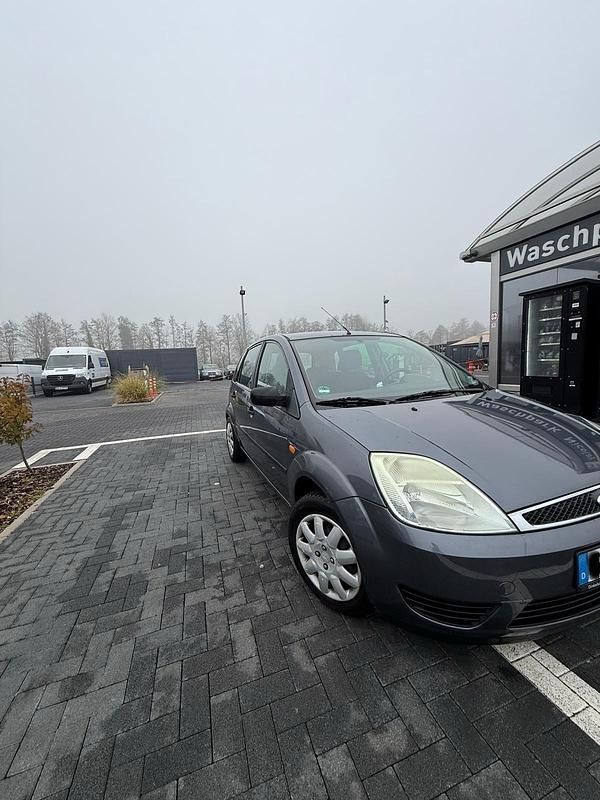 Gebraucht Ford Fiesta 69 PS (50 kW) 2005 Grau Kleinwagen