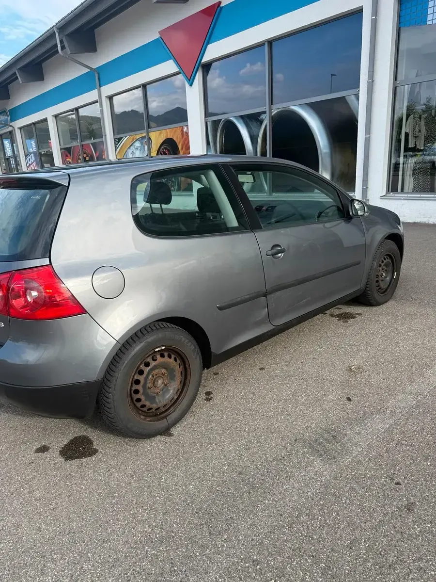 Gebraucht VW Golf 102 PS (75 kW) 2005 Grau Coupé