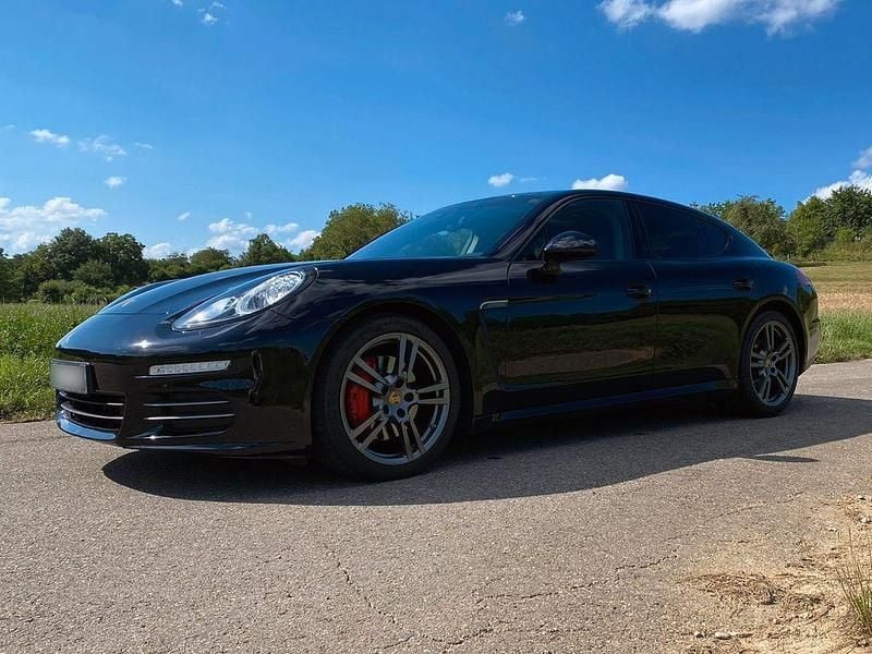 Schwarz Gebraucht 2014 Porsche Panamera 4 Limousine | 32.500 € (Teuer) - Bild 1/4