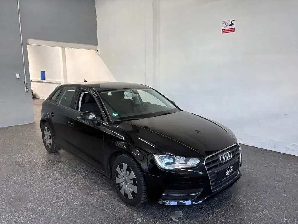 Gebraucht Audi A3 Attraction 105 PS (77 kW) 2013 Schwarz Limousine