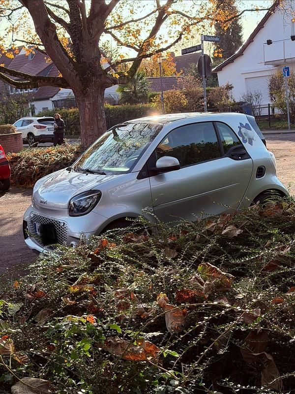 Silber Gebraucht 2021 Smart ForTwo Electric Drive Kleinwagen | 11.200 € - Bild 1/4
