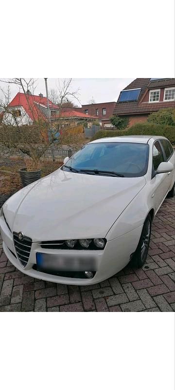 Weiß Gebraucht 2011 Alfa Romeo 159 Kombi | 1.995 € (Guter Preis) - Bild 1/4