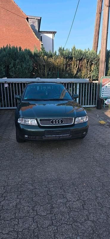 Grün Gebraucht 2000 Audi A4 Limousine | 1.380 € (Guter Preis) - Bild 1/4