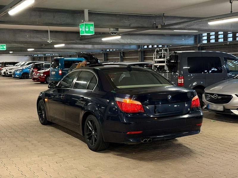 Gebraucht BMW 530 230 PS (169 kW) 2005 Blau Limousine