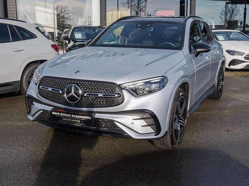 Metalliclack hightechsilber Gebraucht 2025 Mercedes GLC220 AMG SUV | 56.490 € (Guter Preis) - Bild 1/4