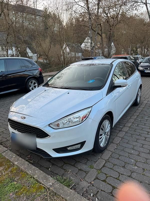 Gebraucht Ford Focus 125 PS (91 kW) 2015 Weiß Kleinwagen