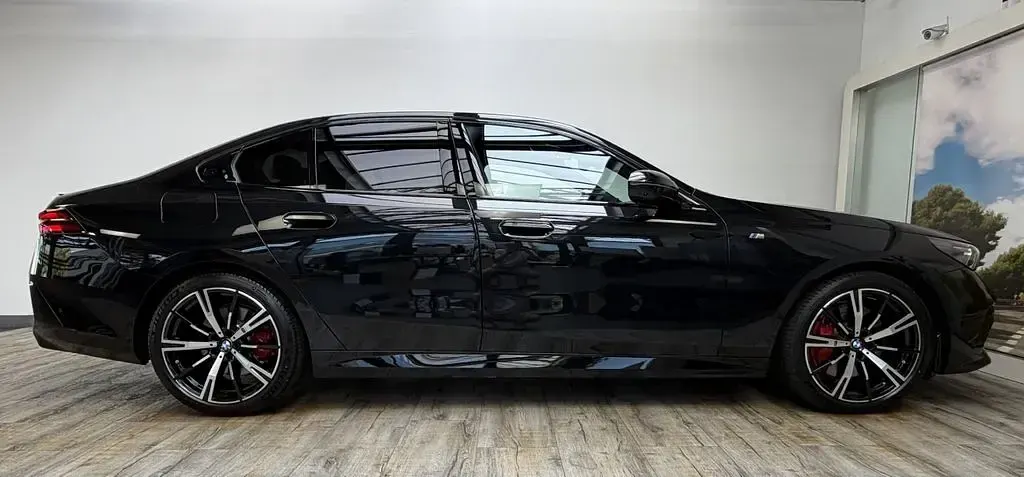 Gebraucht BMW 540 M Sport 303 PS (222 kW) 2025 (0475) saphirschwarz metallic Limousine
