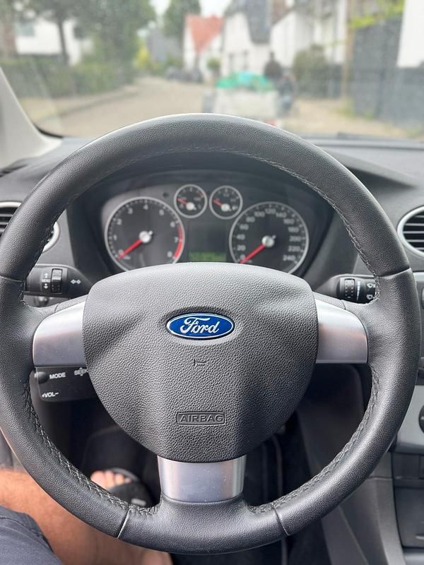 Usata Ford Focus 100 CV (73 kW) 2007 Grigio Berlina