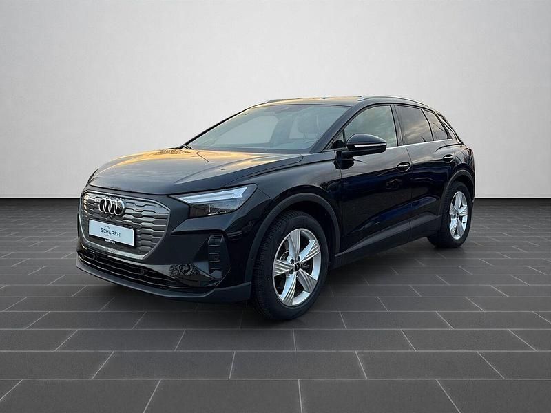 Mythosschwarz metallic (metallic) Gebraucht 2022 Audi Q4 e-tron Ambiente SUV | 25.990 € (Guter Preis) - Bild 1/4