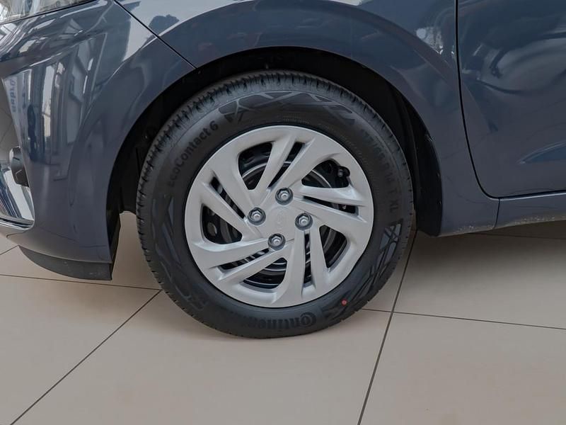 Neu Hyundai i10 Select 63 PS (46 kW) 2025 Grau / Kleinwagen