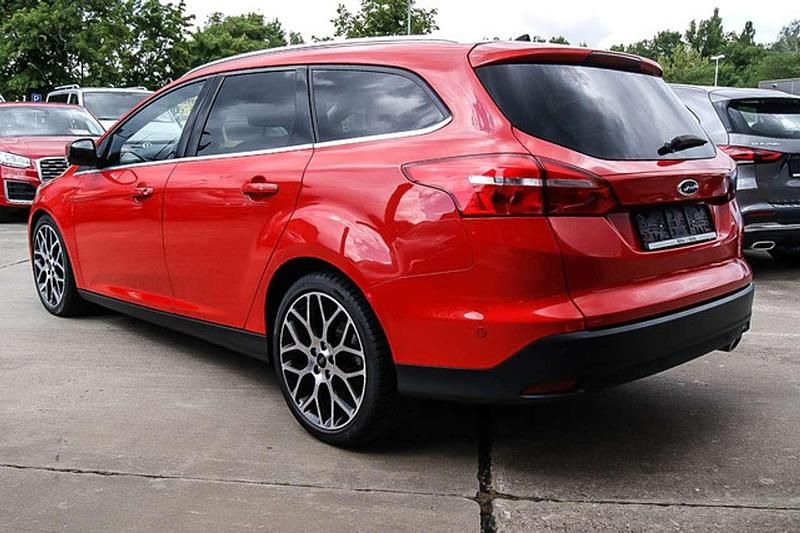 Gebraucht Ford Focus Titanium 182 PS (133 kW) 2016 Rot Kombi