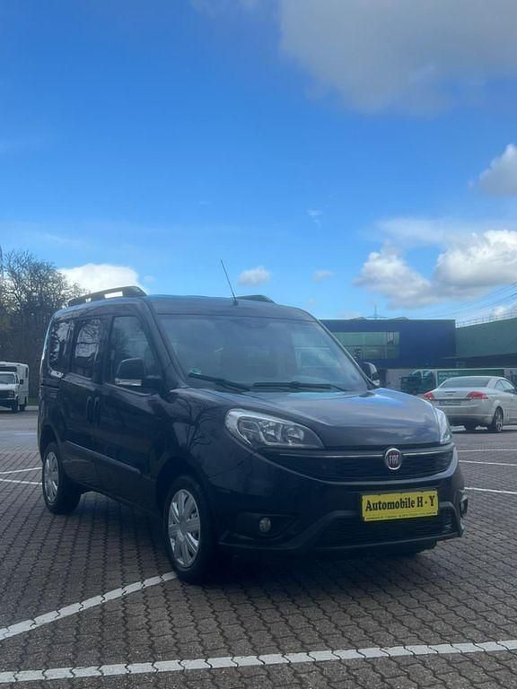 Gebraucht Fiat Doblò Lounge 120 PS (88 kW) 2015 Schwarz Van / Kleinbus