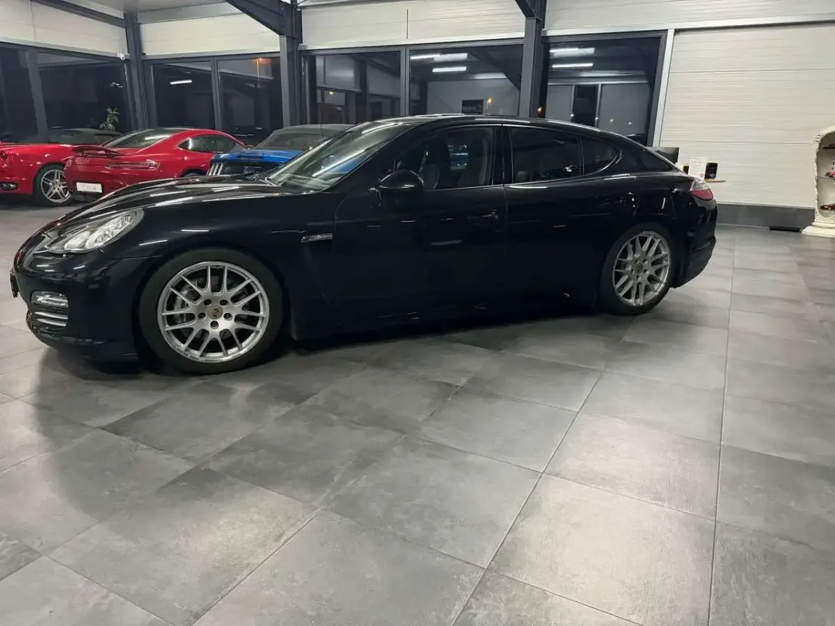 Gebraucht Porsche Panamera 4 299 PS (219 kW) 2011 Basaltschwarzmetallic Kleinwagen