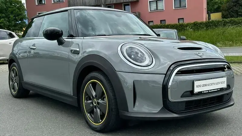 Gebraucht Mini Cooper SE 135 kW (184 PS) 2022 Moonwalk grey metallic Kleinwagen