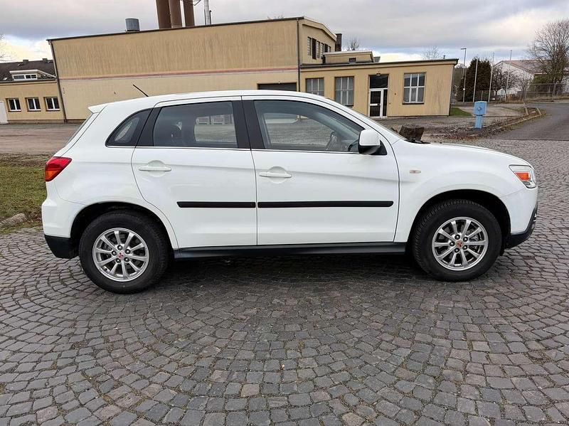 Gebraucht Mitsubishi ASX Invite 150 PS (110 kW) 2011 Islandweiss (s) SUV