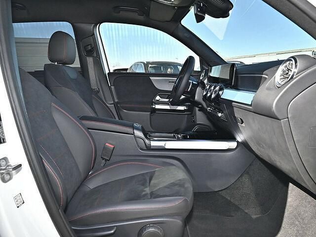 Gebraucht Mercedes GLB200 AMG 163 PS (119 kW) 2025 Weiss / polarweiß SUV