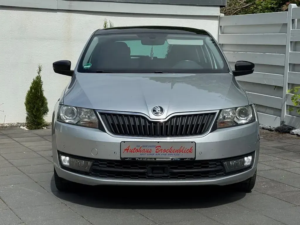 Gebraucht Skoda Rapid Emotion Plus 116 PS (85 kW) 2015 Silber Kleinwagen