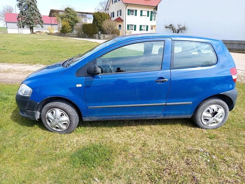 Second-hand VW Fox 54 CP (39 kW) 2006 Albastru Hatchback