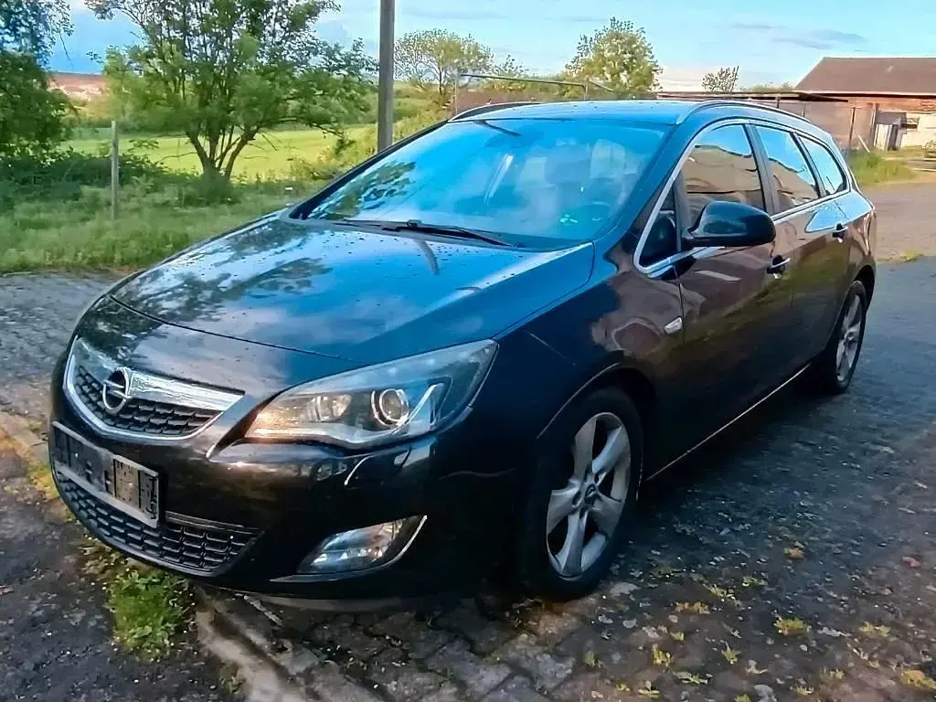 Gebraucht Opel Astra 160 PS (117 kW) 2013 Schwarz Kombi