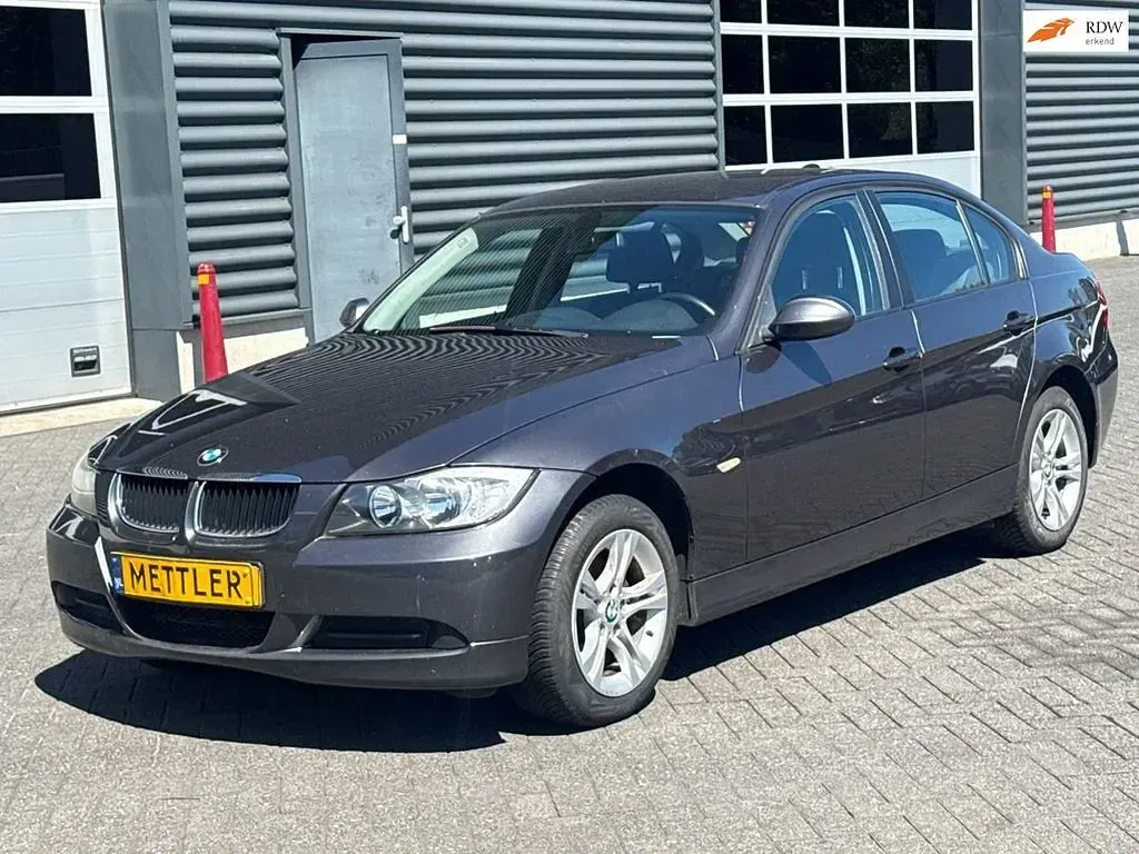 Second-hand BMW 316 122 CP (89 kW) 2008 Gri Berlinǎ