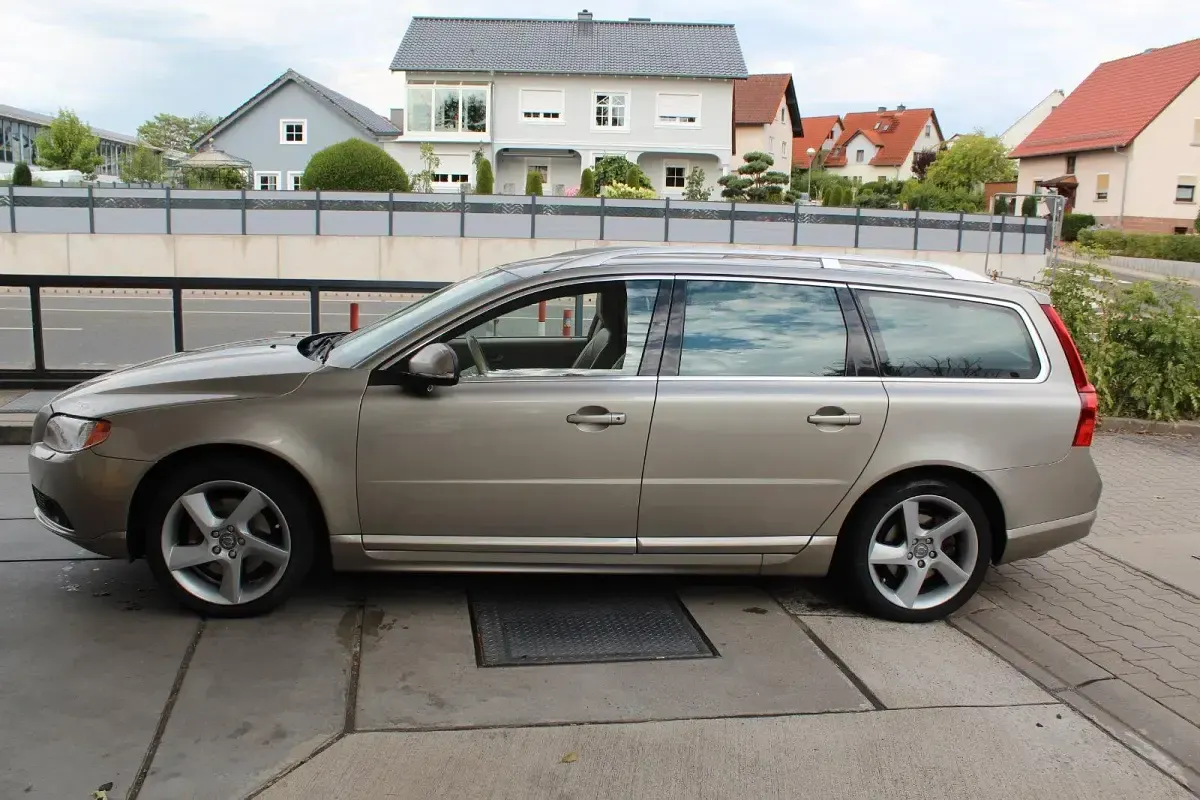 Gebraucht Volvo V70 243 PS (178 kW) 2012 Grau Kombi