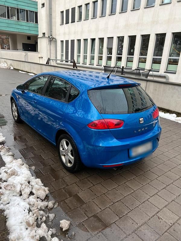 Second-hand Seat Leon 125 CP (91 kW) 2010 Albastru Hatchback