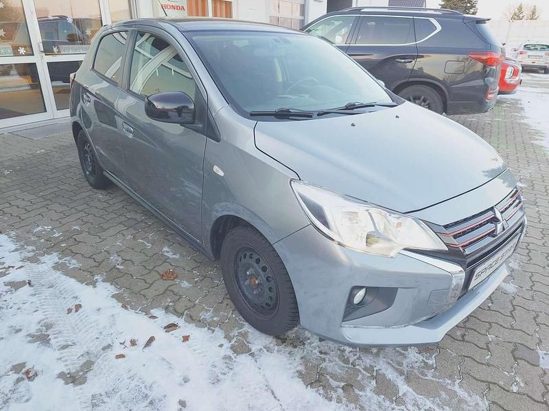 Platinum grau metallik Gebraucht 2021 Mitsubishi Space Star Plus Limousine | 11.850 € (Etwas zu teuer) - Bild 1/4
