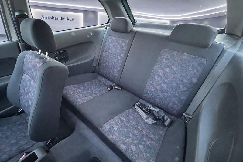 Gebraucht Mazda 323 Comfort 88 PS (64 kW) 1998 Grün Limousine