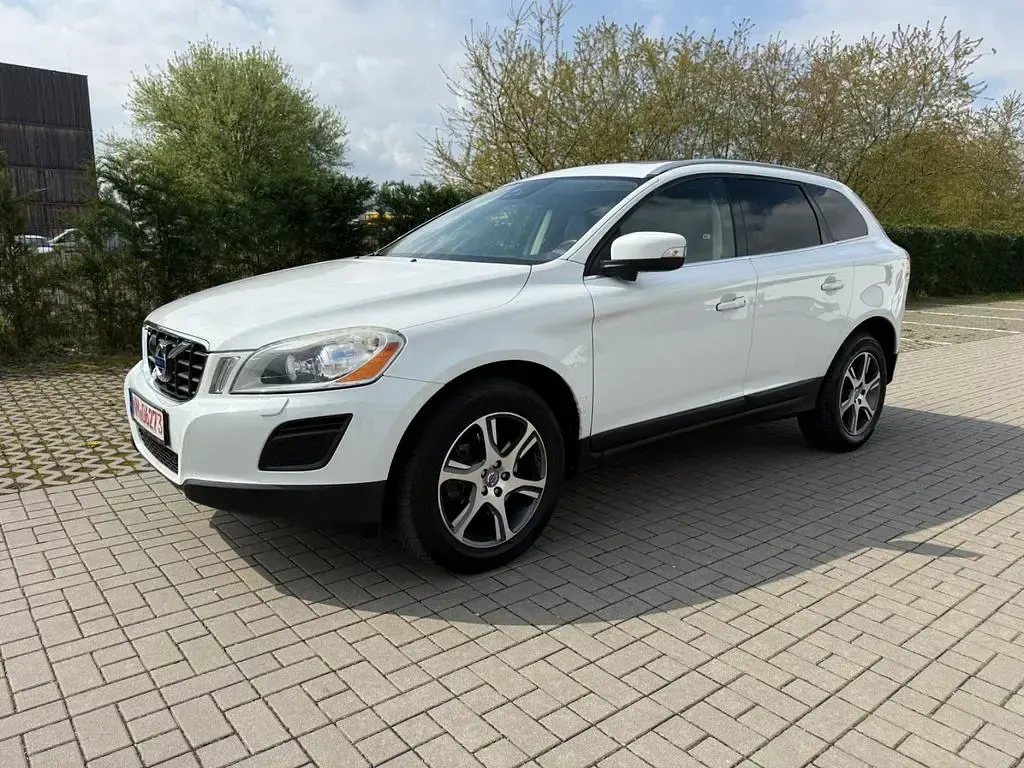 Używany Volvo XC60 Summum 215 KM (158 kW) 2012 Biały SUV